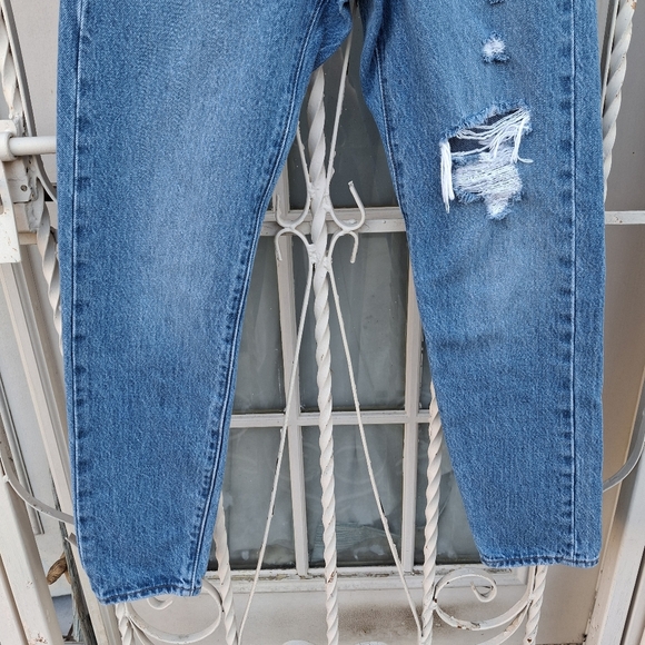 Levi's Wedgie Blue Denim Straight Tapered Leg Distressed Jeans Women Size 24 - Picture 5 of 16